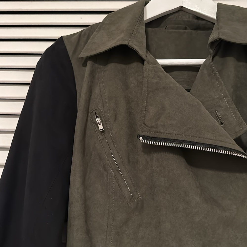 Color-blocked Jacket - Picture 2 of 5